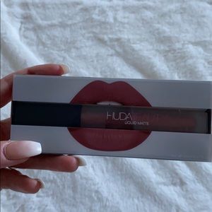 huda beauty liquid lipstick